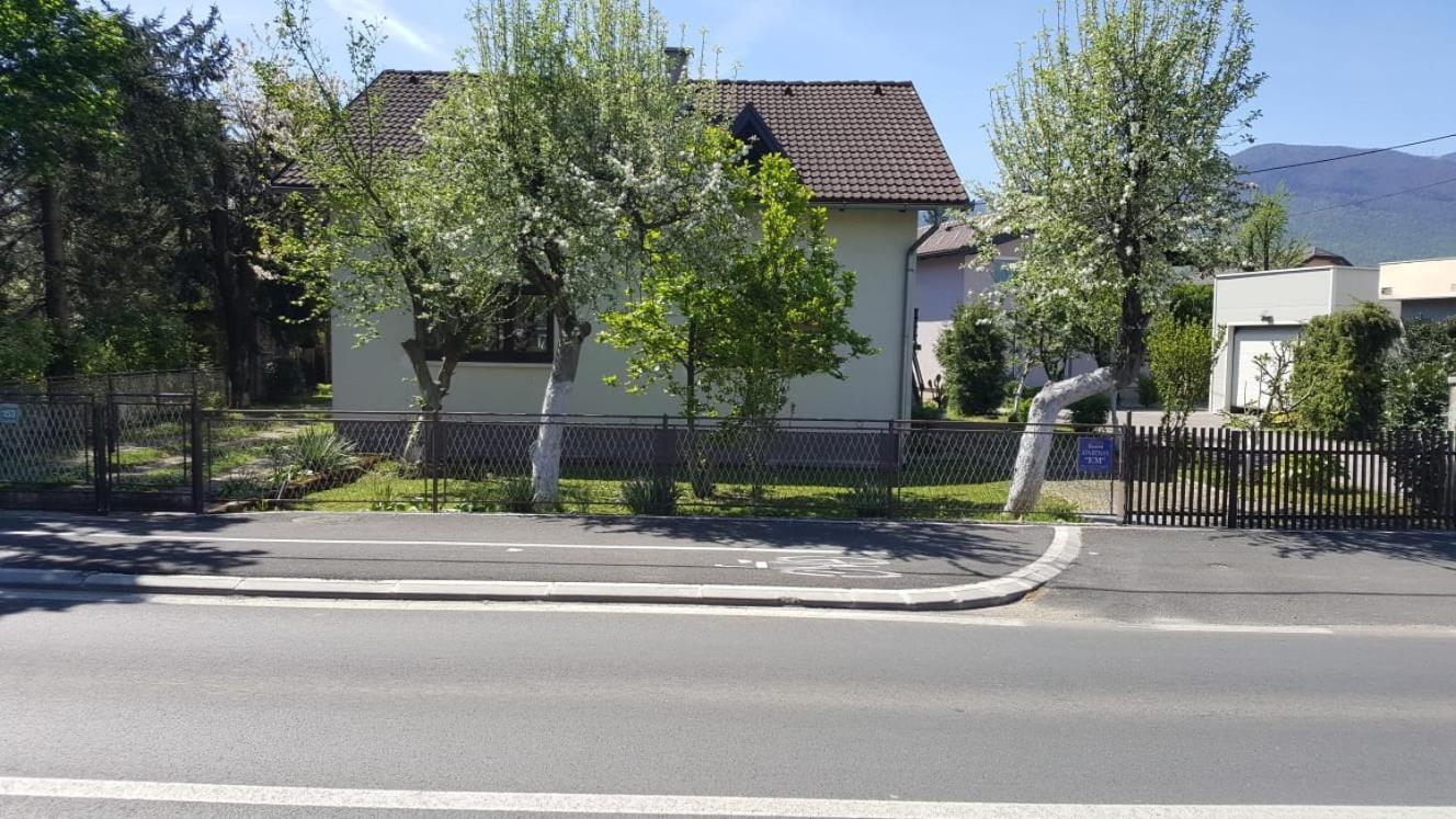Apartman "Em" Bihać Exteriör bild